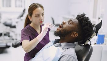 What to Do Before You Reach the Emergency Dentist